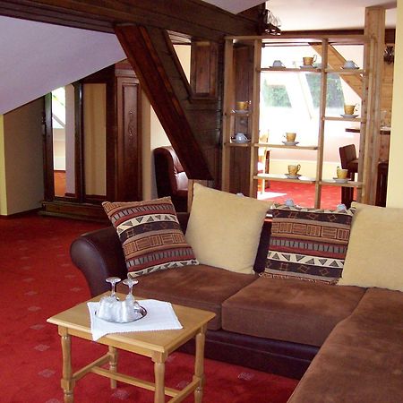 Pensiunea Crocus - Sauna & Billiard Пояна-Брашов Экстерьер фото