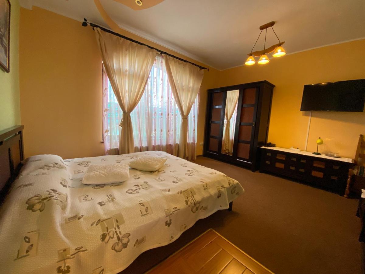 Pensiunea Crocus - Sauna & Billiard Пояна-Брашов Экстерьер фото