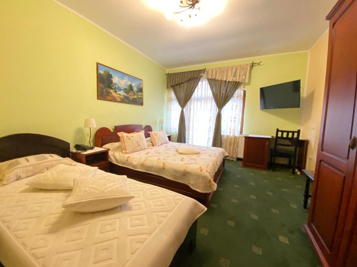 Pensiunea Crocus - Sauna & Billiard Пояна-Брашов Экстерьер фото