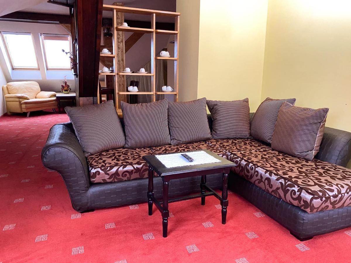 Pensiunea Crocus - Sauna & Billiard Пояна-Брашов Экстерьер фото