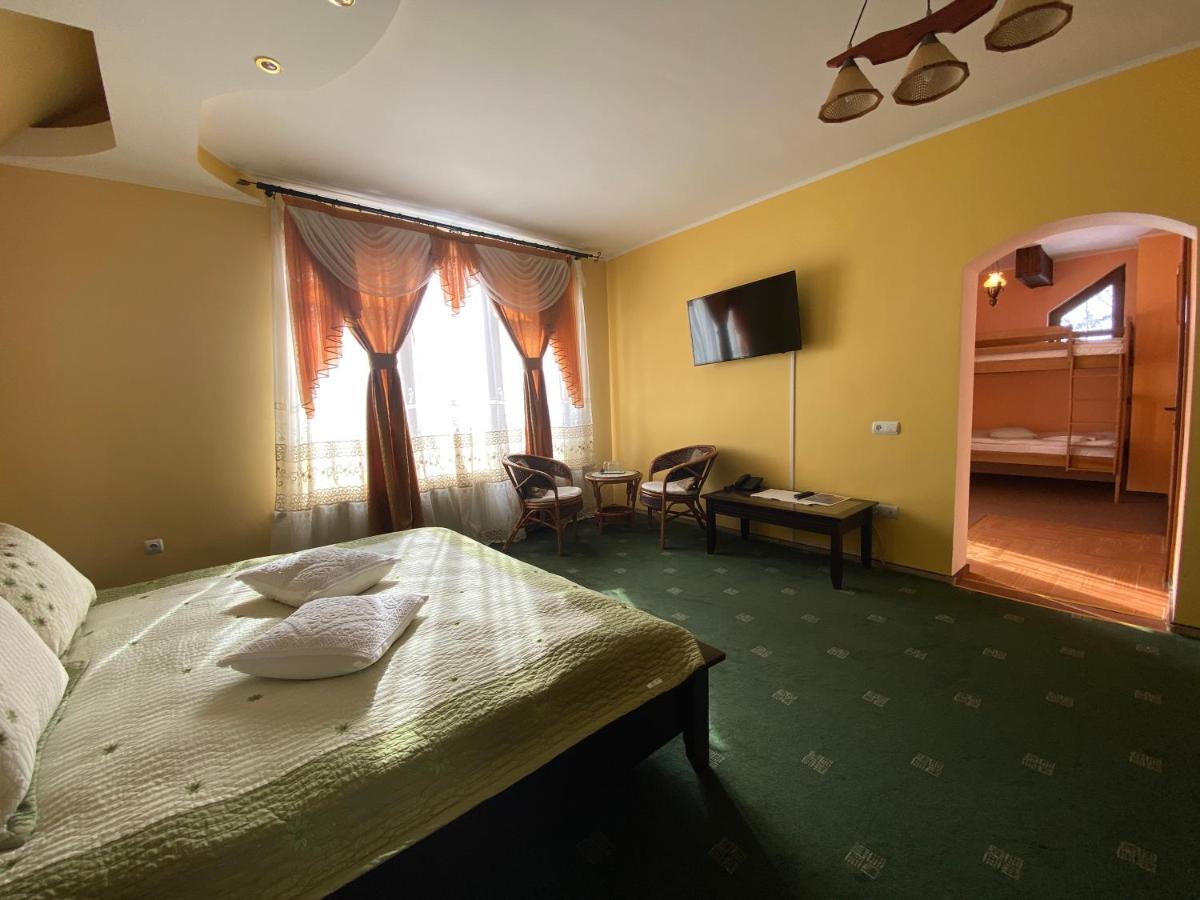 Pensiunea Crocus - Sauna & Billiard Пояна-Брашов Экстерьер фото