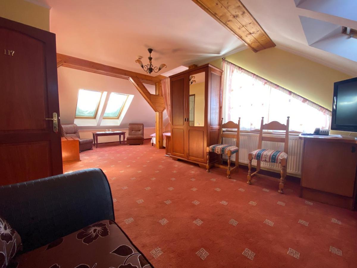 Pensiunea Crocus - Sauna & Billiard Пояна-Брашов Экстерьер фото