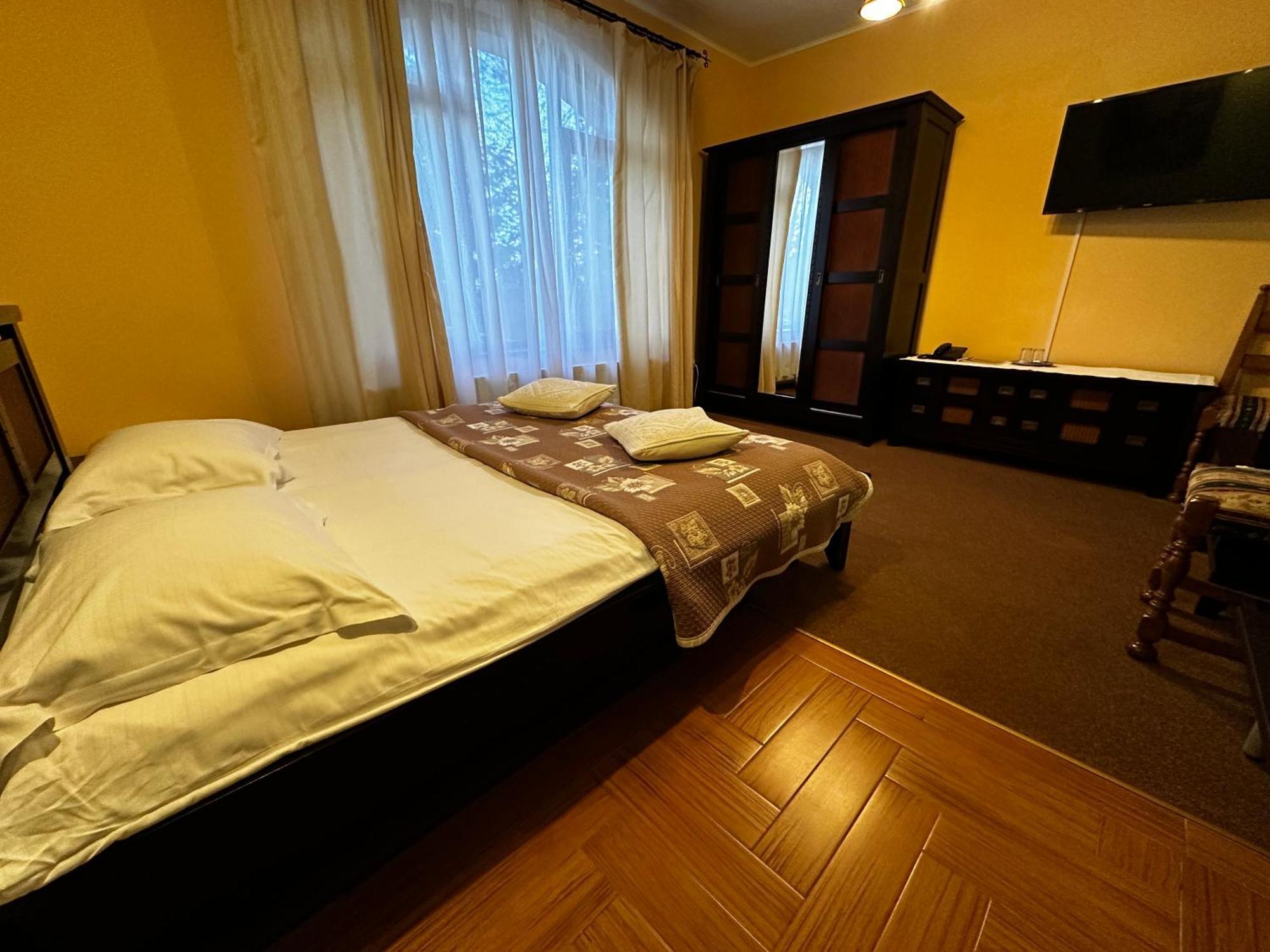 Pensiunea Crocus - Sauna & Billiard Пояна-Брашов Экстерьер фото